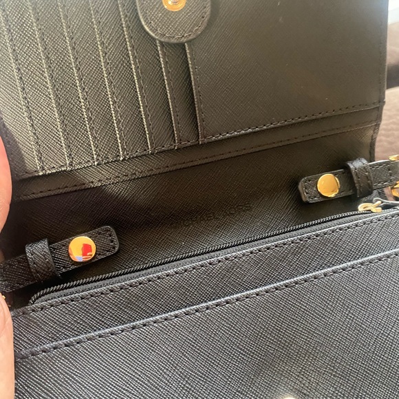 Michael Kors Outlet Small Smartphone Convertible Crossbody Bag - Picture 5 of 12